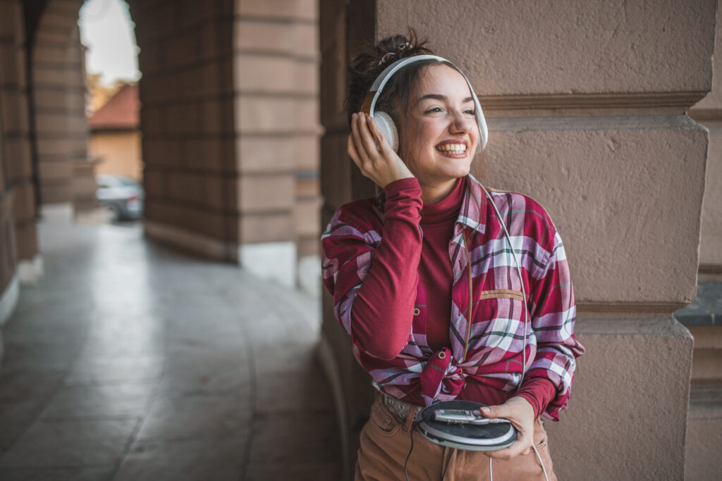 6 Unmistakable Traits of Being a ’90s Girl