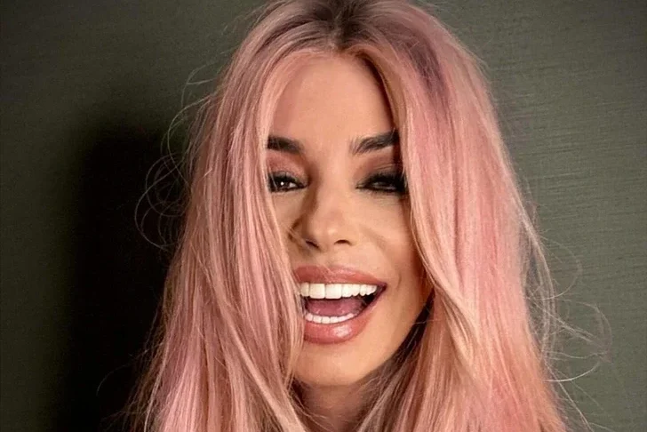 Shania Twain Stuns Fans With Shockingly Youthful New Photo