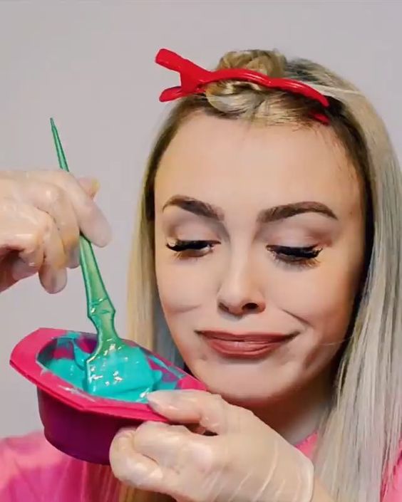 Dying your hair | 10 Reasons to Go Back to Your Natural Hair Color | Her Beauty