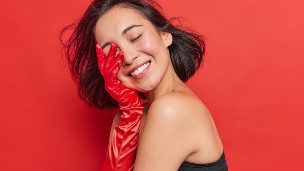 Opera Gloves Are The Best Trend To Bring The Drama