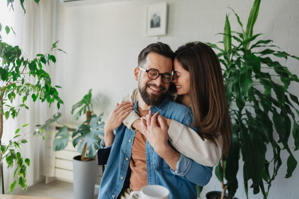 What Makes a Man Stay In Love With a Woman