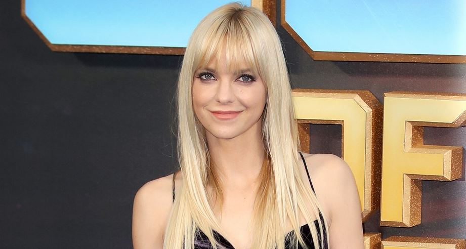 7 Fascinating Facts About The Fascinating Anna Faris