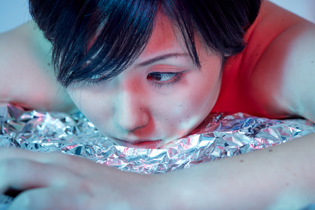 Cover Your Face in Aluminum Foil and See What Happens an Hour Later — It’s Amazing!