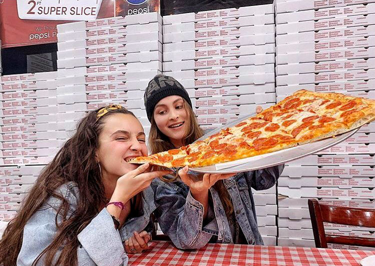 New Foodie Trend Is A Giant Pizza Slice – The Biggest You’ve Seen