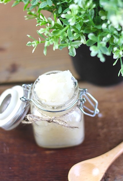 Lavender vanilla scrub #2 | 10 DIY Homemade Sea Salt Scrubs Recipes | Her Beauty