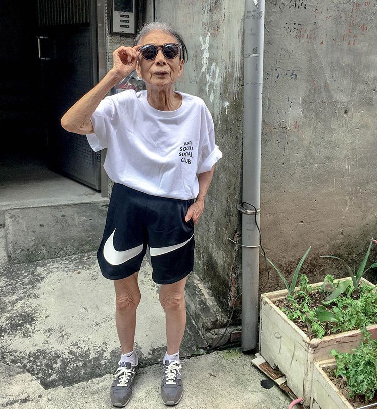  Moon Lin outfit | 12 Over-50 Women With Ridiculously Good Style | Her Beauty
