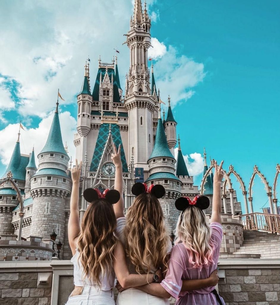 AQUARIUS (January 20 – February 18) | What Type Of Friend You Are, According To Your Zodiac | Her Beauty