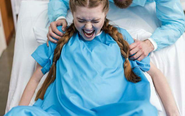 The pain of childbirth. | 8 Most Common Reasons Women are Scared to Be a Mom | Her Beauty