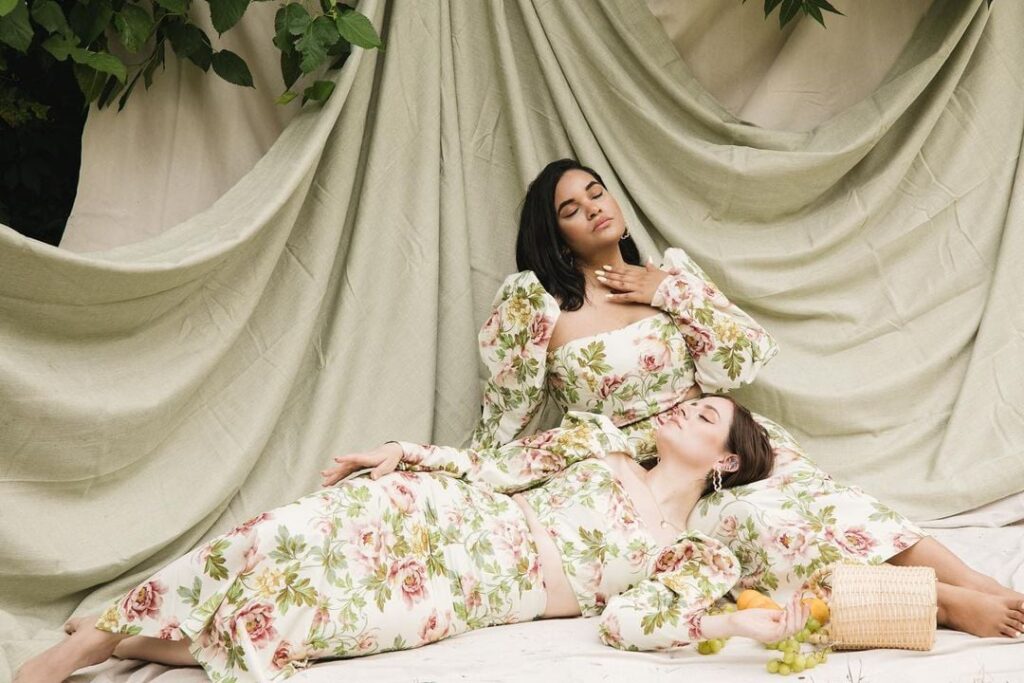 <strong>Dress to Impress: Two Friends Show that Style Shines on Every Body</strong>