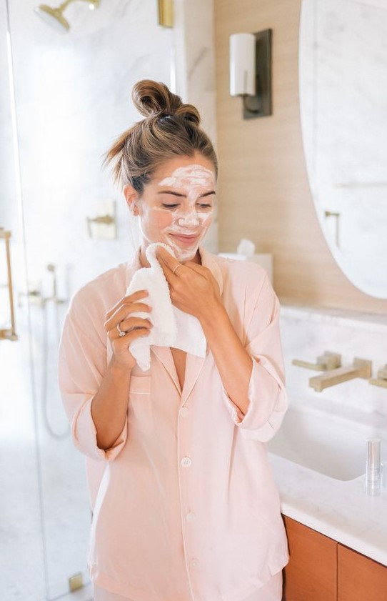 Lemon and egg white scrub | 6 Natural Home Remedies for Wrinkles | Her Beauty